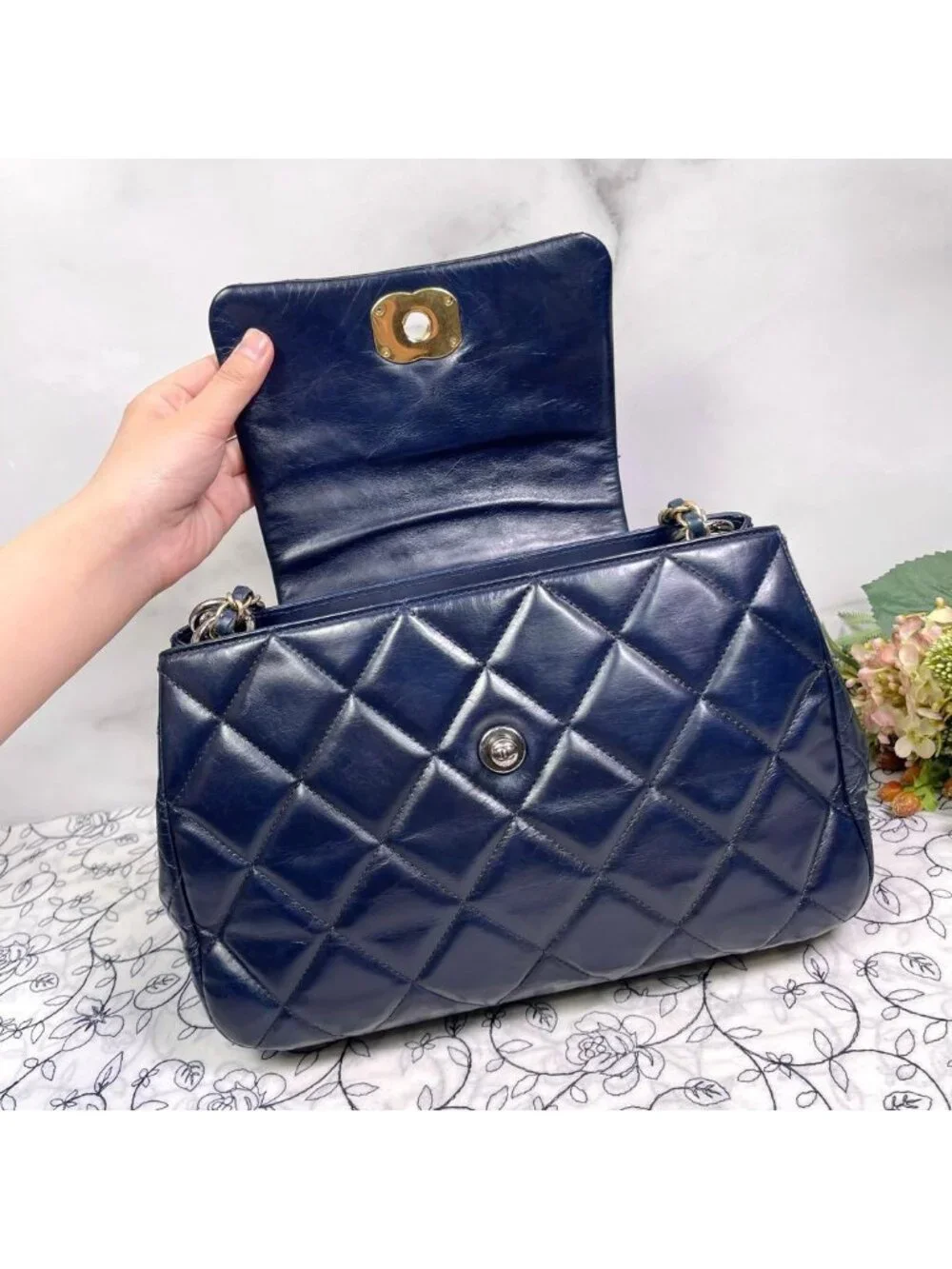 Chanel Quilted Chain Shoulder Bag Lambskin